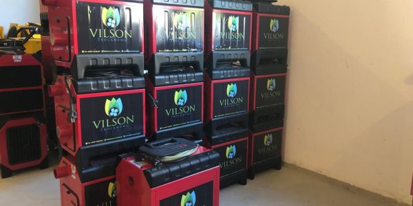 Corroventa Trocknungsgeräte im Lager aufgestellt