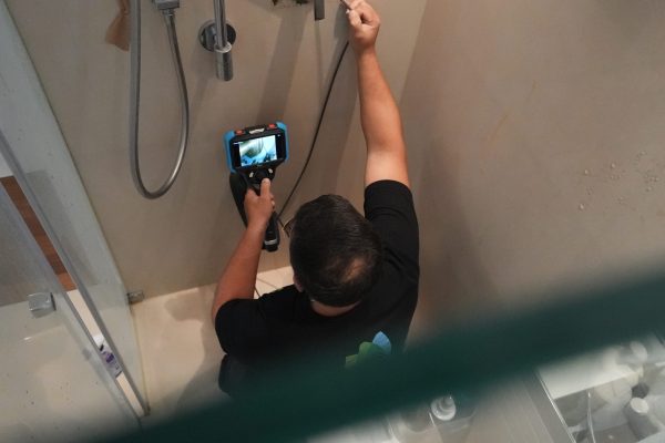 Leckortung im Badezimmer im Rahmen einer Komplettsanierung